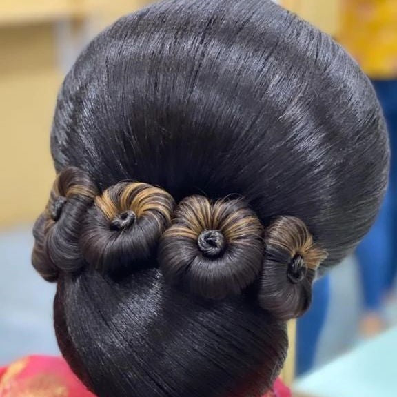 Catbury Round Rose Bun